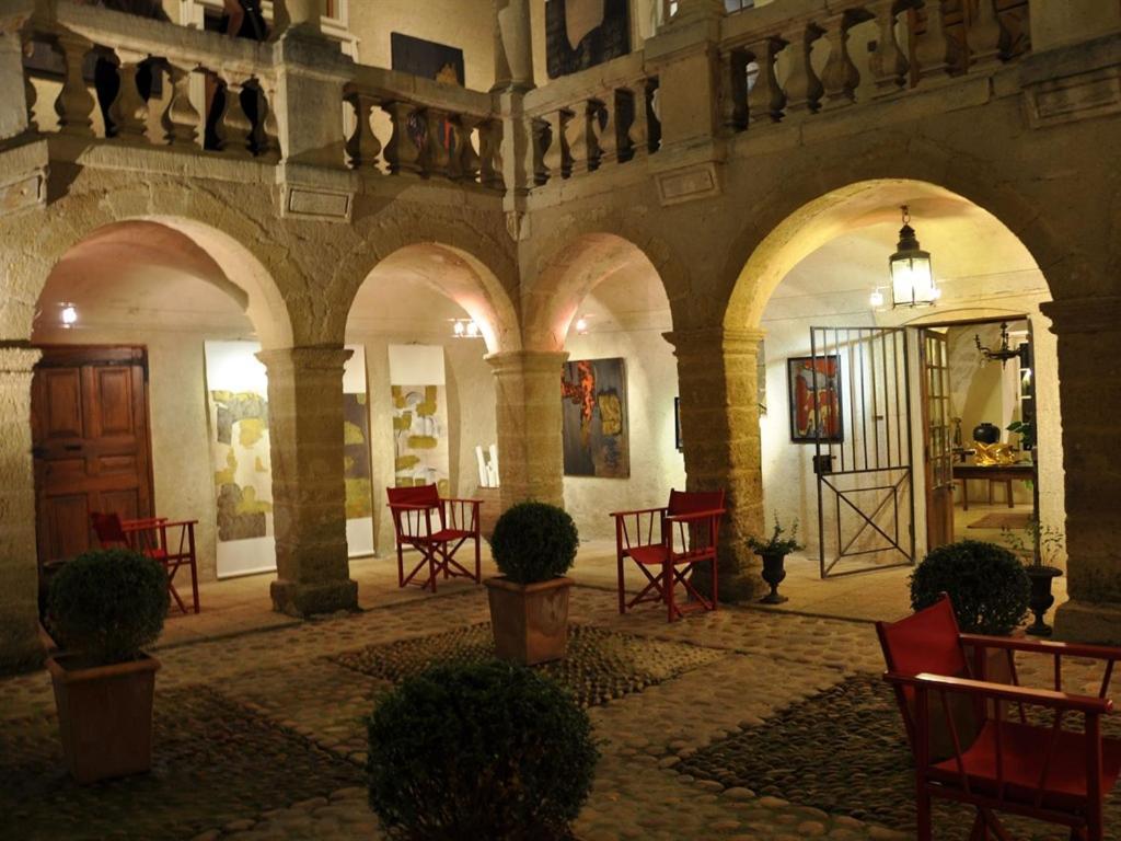 Chambres D'Hotes Chateau Beaupre Сен-Лоран-дез-Арбр Екстериор снимка